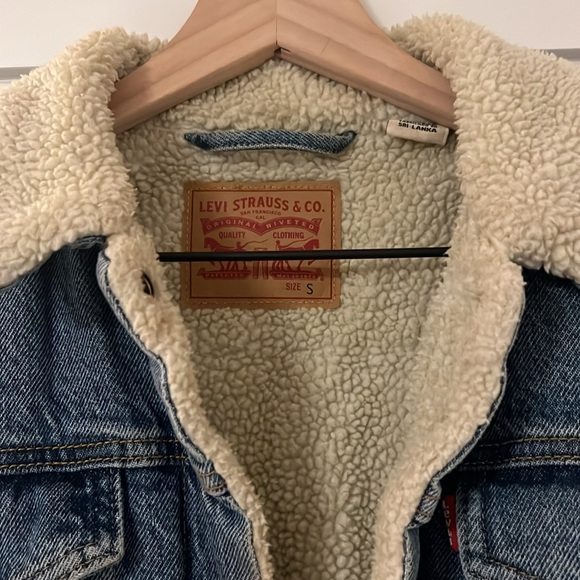 Womens Levi’s Sherpa Jacket (SMALL) - Picture 2 of 4